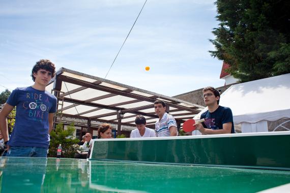 Tischtennis in der Pause vom Englischkurs für Schüler in Bournemouth