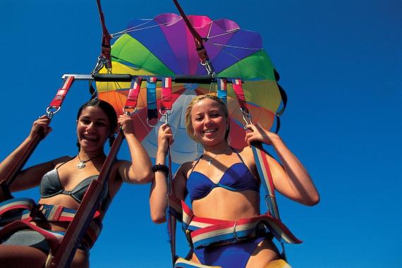 Sprachschüler haben Spaß in der Sonne Sprachschüler haben Spaß in der Sonne