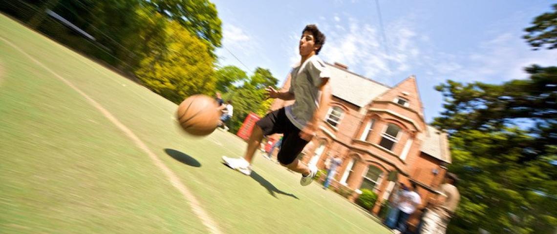 Basketballspiel in der Pause