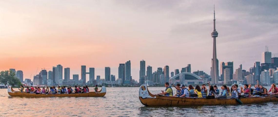 Sprachschüler Kanufahren Skyline Toronto