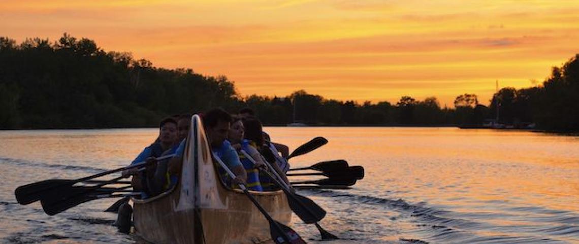 Sprachschüler Kanufahren Sonnenuntergang Toronto