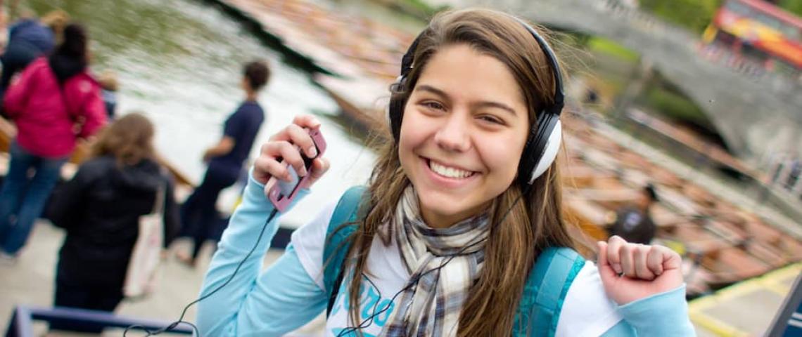 Sprachschüler haben Freizeit in Cambridge