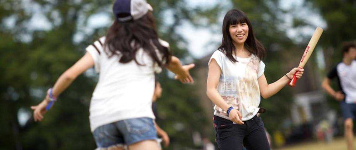 Sprachschüler in Cambridge haben Freizeit