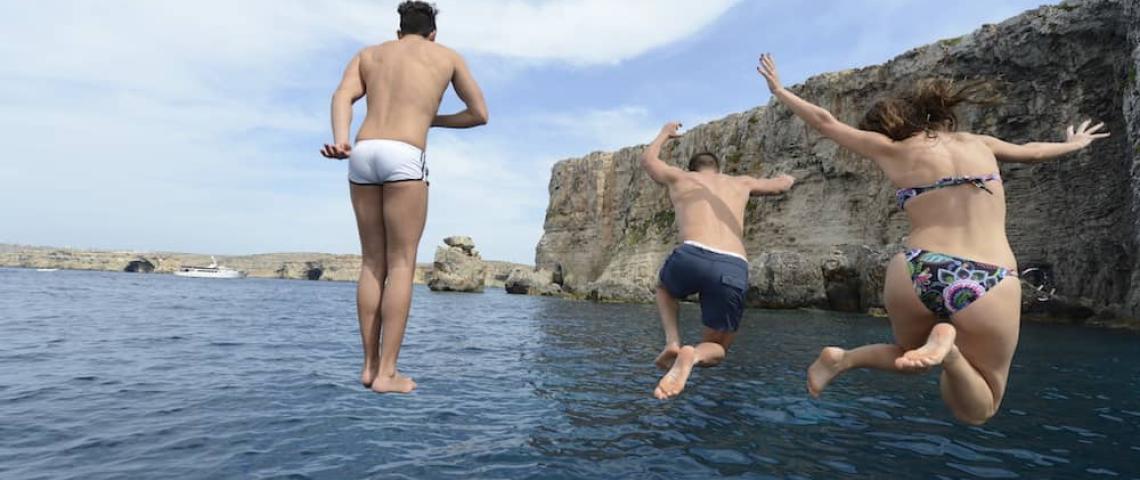 Eine Abkühlung im Meer von Sliema