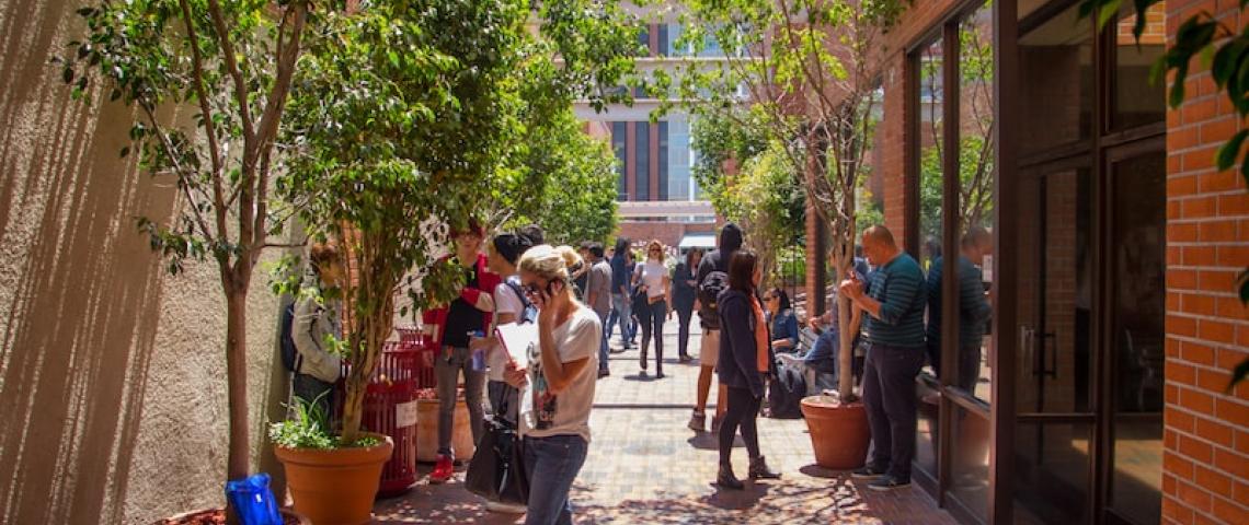 Aufenthaltsbereich im Freien Sprachschule Los Angeles Westwood