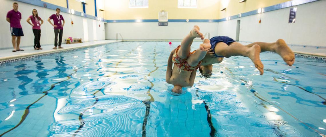 Entspannen am Pool nach dem Englischkurs