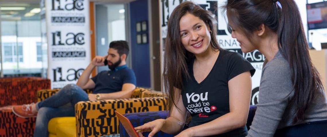 Sprachschüler in Lobby Toronto Sprachschule