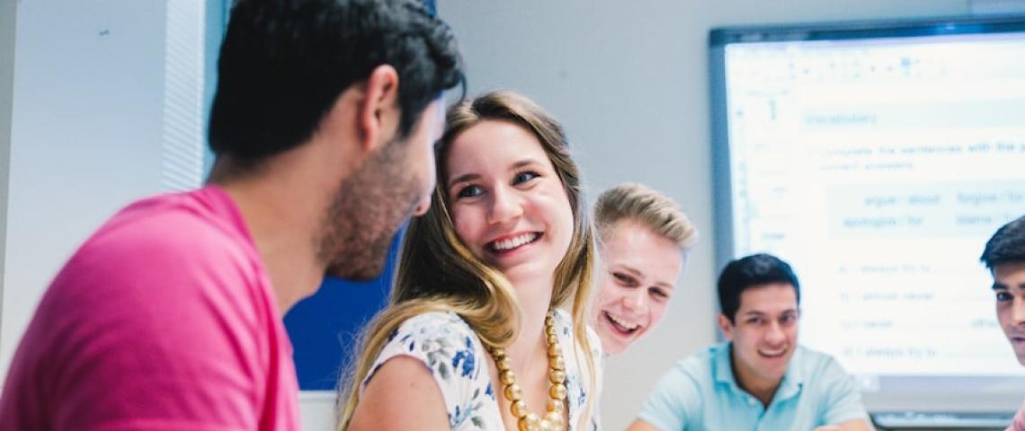 Sprachschüler haben Spaß beim Lernen Toronto