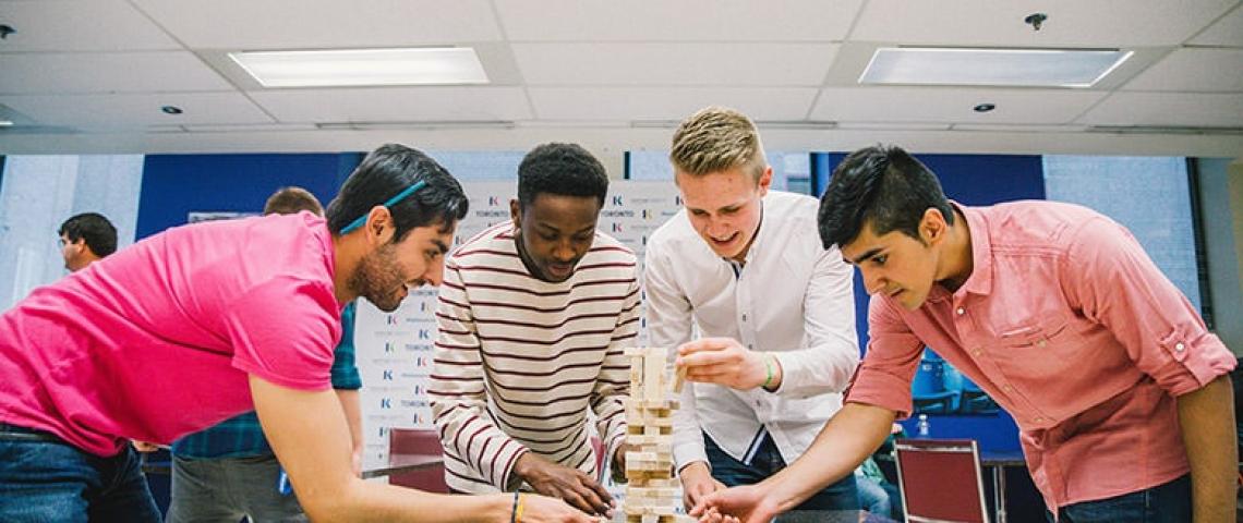 Sprachschüler Toronto Freizeit Jenga