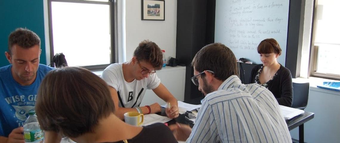 Sprachschüler sitzen im Klassenraum New York